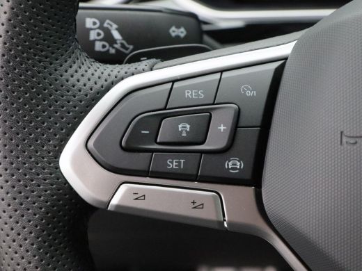 Volkswagen T-Roc 1.5 TSi 150 Pk Automaat R-Line Edition | Trekhaak | Stoelverwarming | Adaptive Cruise | Navigatie... ActivLease financial lease