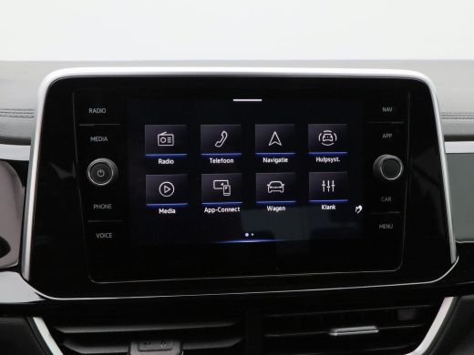 Volkswagen T-Roc 1.5 TSi 150 Pk Automaat R-Line Edition | Trekhaak | Stoelverwarming | Adaptive Cruise | Navigatie... ActivLease financial lease