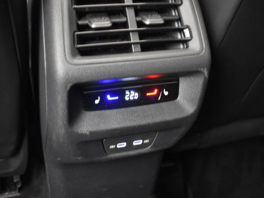 Volkswagen Tayron 1.5 TSI eHybrid R-Line 272pk DSG/AUTO | Lederen bekleding | Head-up display | Elektrisch verstelb... ActivLease financial lease