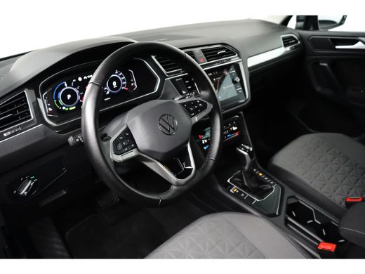 Volkswagen Tiguan 1.4 TSI 245 pk eHybrid Business+ 6-DSG | Wegklapbare trekhaak | Achteruitrijcamera | Stoel/stuur ... ActivLease financial lease