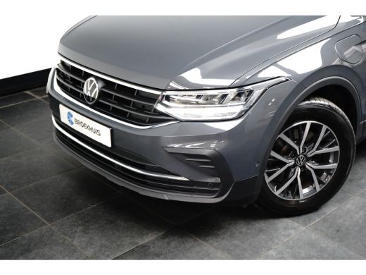 Volkswagen Tiguan 1.4 TSI 245 pk eHybrid Business+ 6-DSG | Wegklapbare trekhaak | Achteruitrijcamera | Stoel/stuur ... ActivLease financial lease