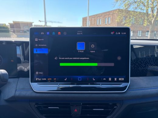 Volkswagen Tiguan R-Line Edition 1.5 eHybrid 204pk Head-up display | Trekhaak | Black style pakket ActivLease financial lease