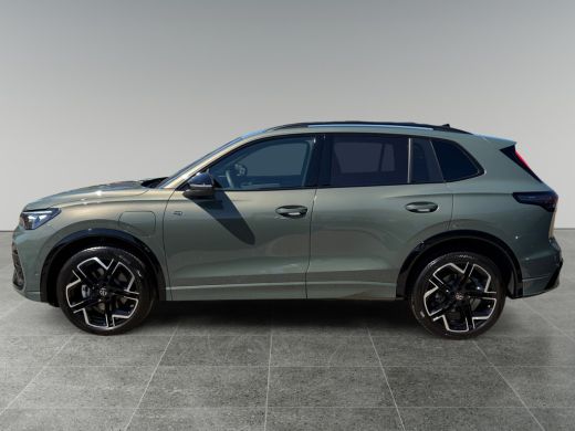 Volkswagen Tiguan R-Line Edition 1.5 eHybrid 204pk Head-up display | Trekhaak | Black style pakket ActivLease financial lease