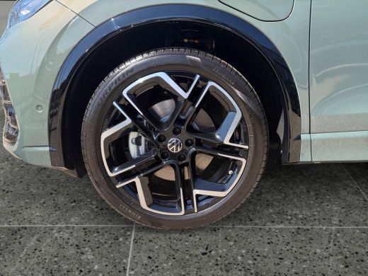 Volkswagen Tiguan R-Line Edition 1.5 eHybrid 204pk Head-up display | Trekhaak | Black style pakket ActivLease financial lease