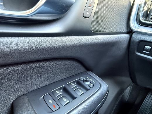 Volvo  V60 2.0 B3 Advantage 19''Lmv, Camera, Navi ActivLease financial lease