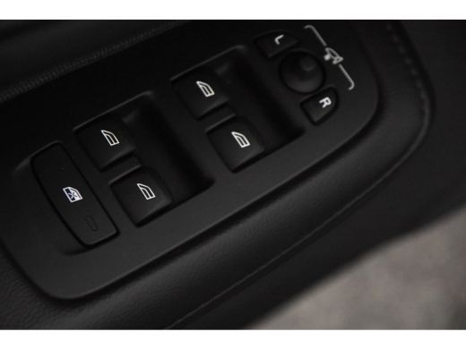 Volvo  V60 2.0 B3 Momentum *1ste Eigenaar*Navigatie*Panoramadak*Trekhaak* ActivLease financial lease