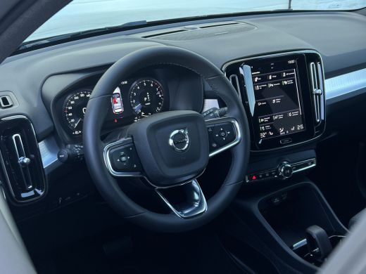 Volvo  XC40 1.5 T4 Plug-in hybrid Plus Dark | Trekhaak | Navi | LED | Camera | 18 inch ActivLease financial lease