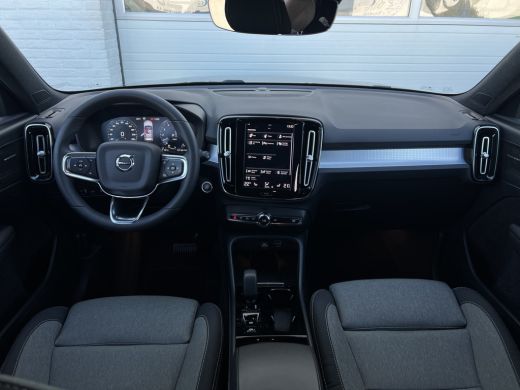 Volvo  XC40 1.5 T4 Plug-in hybrid Plus Dark | Trekhaak | Navi | LED | Camera | 18 inch ActivLease financial lease