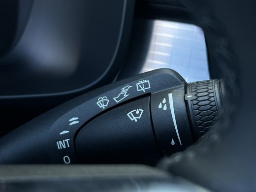 Volvo  XC40 1.5 T4 Plug-in hybrid Plus Dark | Trekhaak | Navi | LED | Camera | 18 inch ActivLease financial lease