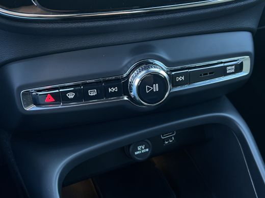 Volvo  XC40 1.5 T4 Plug-in hybrid Plus Dark | Trekhaak | Navi | LED | Camera | 18 inch ActivLease financial lease