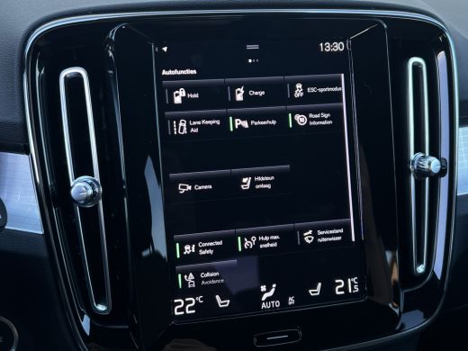 Volvo  XC40 1.5 T4 Plug-in hybrid Plus Dark | Trekhaak | Navi | LED | Camera | 18 inch ActivLease financial lease