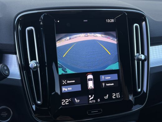 Volvo  XC40 1.5 T4 Plug-in hybrid Plus Dark | Trekhaak | Navi | LED | Camera | 18 inch ActivLease financial lease