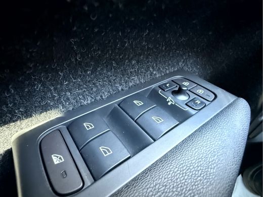 Volvo  XC40 2.0 B4 200pk R-Design Panoramadak, Trekhaak, Camera ActivLease financial lease