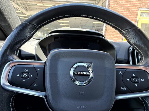 Volvo  XC40 2.0 B4 200pk R-Design Panoramadak, Trekhaak, Camera ActivLease financial lease