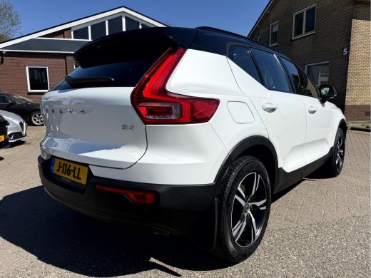 Volvo  XC40 2.0 B4 200pk R-Design Panoramadak, Trekhaak, Camera ActivLease financial lease