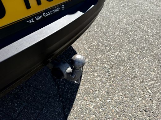 Volvo  XC40 2.0 B4 200pk R-Design Panoramadak, Trekhaak, Camera ActivLease financial lease