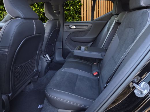 Volvo  XC40 Recharge Core | Stuur/stoelverwarming | Camera | Keyless | CarPlay ActivLease financial lease