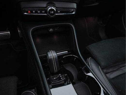 Volvo  XC40 Recharge P8 AWD R-Design [ 3-Fase ] (INCL.BTW) Aut. *PANO | LEATHER-ALCANTARA | ADAPTIVE-CRUISE |... ActivLease financial lease