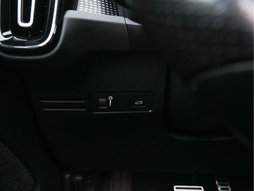 Volvo  XC40 Recharge P8 AWD R-Design [ 3-Fase ] (INCL.BTW) Aut. *PANO | LEATHER-ALCANTARA | ADAPTIVE-CRUISE |... ActivLease financial lease