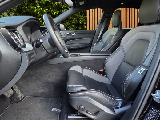 Volvo  XC60 2.0 T8 455pk Plug-in hybrid AWD Plus Black Edition | Trekhaak | Panoramadak | Harman/Kardon | Mem... ActivLease financial lease