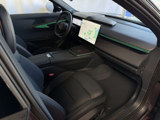 Lynk & Co 08 Lynk & Co 08 MORE PHEV PANO MATRIX LED HARMAN KARDON 360&deg;CAM | PHEV ActivLease financial lease