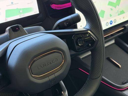 Lynk & Co 08 Lynk & Co 08 MORE PHEV PANO MATRIX LED HARMAN KARDON 360&deg;CAM | PHEV ActivLease financial lease