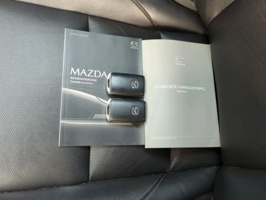 Mazda 3 2.0 e-SkyActiv-X M Hybrid 186 Luxury NL-AUTO | LEDER | NAVI | CAMERA ActivLease financial lease