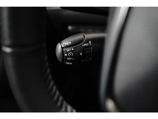 Peugeot 2008 1.2 PureTech 100 Allure | Airco (automatisch) | Apple Carplay/Android Auto|telefoonintegratie pre... ActivLease financial lease