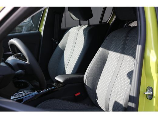 Peugeot 208 Allure | Elektrische parkeerrem | Extra getinte achterste zijruiten en achterruit | Extra getinte... ActivLease financial lease