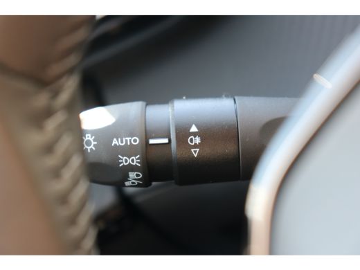 Peugeot 208 Allure | Elektrische parkeerrem | Extra getinte achterste zijruiten en achterruit | Extra getinte... ActivLease financial lease