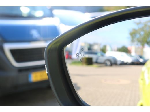 Peugeot 208 Allure | Elektrische parkeerrem | Extra getinte achterste zijruiten en achterruit | Extra getinte... ActivLease financial lease