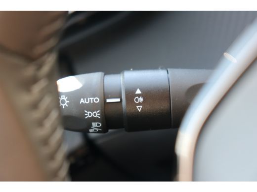 Peugeot 208 Allure | Elektrische parkeerrem | Extra getinte achterste zijruiten en achterruit | Extra getinte... ActivLease financial lease