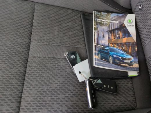 Skoda Octavia Combi 1.5 e-TSI Business Edition Plus NL-AUTO | PANODAK | STOELVERWARMING | ELEKTR. KLEP ActivLease financial lease