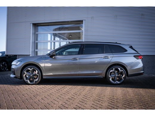 Skoda Superb Combi Sportline Business | Achteruitrijcamera | Climatronic, elektronische airconditioning met 3 ... ActivLease financial lease