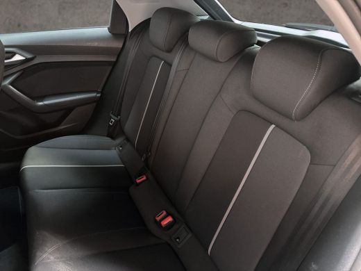 Audi A1 Sportback Sportback 25 TFSI Sport (APPLE CARPLAY, GROOT NAVI, LANE ASSIST, SPORTSTOELEN, CRUISE, GETINT GLA... ActivLease financial lease