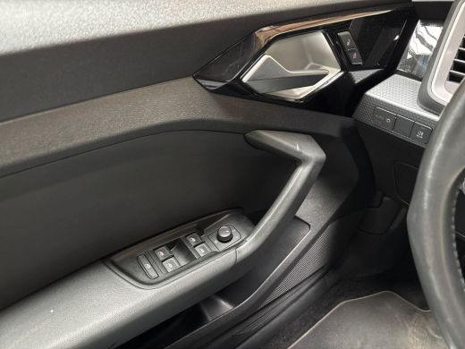 Audi A1 Sportback Sportback 25 TFSI Sport (APPLE CARPLAY, GROOT NAVI, LANE ASSIST, SPORTSTOELEN, CRUISE, GETINT GLA... ActivLease financial lease