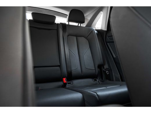 Audi Q3 45 TFSI e Advanced Edition 245 PK | Voorstoelen Verwarmd | Achteruitrijcamera | Ambiance Verlicht... ActivLease financial lease