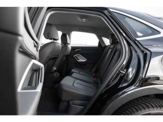 Audi Q3 45 TFSI e Advanced Edition 245 PK | Voorstoelen Verwarmd | Achteruitrijcamera | Ambiance Verlicht... ActivLease financial lease