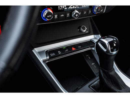 Audi Q3 45 TFSI e Advanced Edition 245 PK | Voorstoelen Verwarmd | Achteruitrijcamera | Ambiance Verlicht... ActivLease financial lease