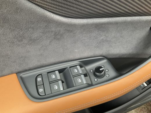 Audi RSQ8 4.0 TFSI RS quattro 640 Performance B&O-3D Pano Keramisch Carbon Massage BOMVOL!! ActivLease financial lease