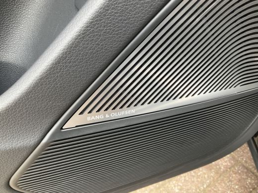 Audi RSQ8 4.0 TFSI RS quattro 640 Performance B&O-3D Pano Keramisch Carbon Massage BOMVOL!! ActivLease financial lease