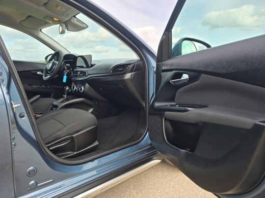 Fiat Tipo Stationwagon 1.5 Hybrid City - 150 Pk - PHEV - Navi - ParkeerCamera ActivLease financial lease