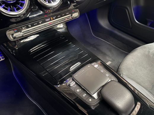 Mercedes-Benz A-Klasse 180 AMG Sport Automaat (SCHUIFDAK, SFEERVERLICHTING, GROOT NAVI, LEDER/ALCANTARA, CAMERA, SPORTST... ActivLease financial lease