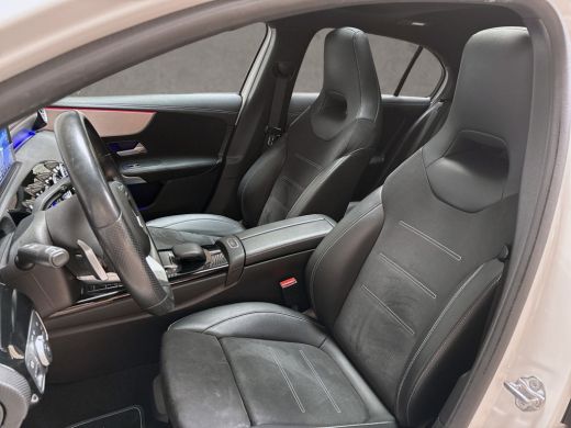 Mercedes-Benz A-Klasse 180 AMG Sport Automaat (SCHUIFDAK, SFEERVERLICHTING, GROOT NAVI, LEDER/ALCANTARA, CAMERA, SPORTST... ActivLease financial lease