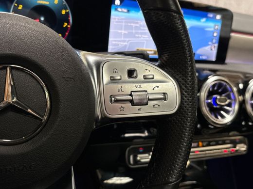 Mercedes-Benz A-Klasse 180 AMG Sport Automaat (SCHUIFDAK, SFEERVERLICHTING, GROOT NAVI, LEDER/ALCANTARA, CAMERA, SPORTST... ActivLease financial lease