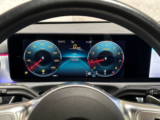 Mercedes-Benz A-Klasse 180 AMG Sport Automaat (SCHUIFDAK, SFEERVERLICHTING, GROOT NAVI, LEDER/ALCANTARA, CAMERA, SPORTST... ActivLease financial lease