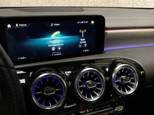 Mercedes-Benz A-Klasse 180 AMG Sport Automaat (SCHUIFDAK, SFEERVERLICHTING, GROOT NAVI, LEDER/ALCANTARA, CAMERA, SPORTST... ActivLease financial lease