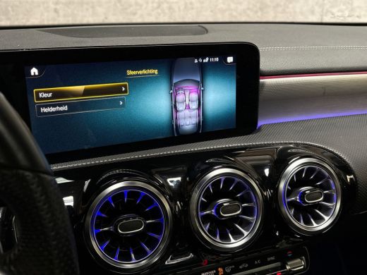 Mercedes-Benz A-Klasse 180 AMG Sport Automaat (SCHUIFDAK, SFEERVERLICHTING, GROOT NAVI, LEDER/ALCANTARA, CAMERA, SPORTST... ActivLease financial lease