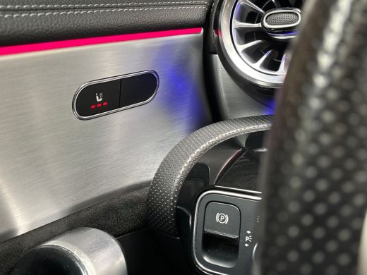 Mercedes-Benz A-Klasse 180 AMG Sport Automaat (SCHUIFDAK, SFEERVERLICHTING, GROOT NAVI, LEDER/ALCANTARA, CAMERA, SPORTST... ActivLease financial lease