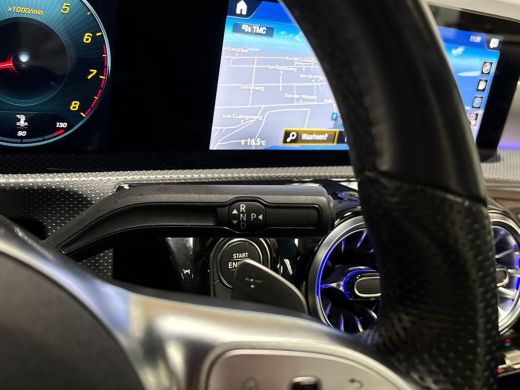 Mercedes-Benz A-Klasse 180 AMG Sport Automaat (SCHUIFDAK, SFEERVERLICHTING, GROOT NAVI, LEDER/ALCANTARA, CAMERA, SPORTST... ActivLease financial lease